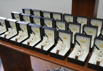 Алматылық сарбаздар министрдің атынан қол сағаттар алды