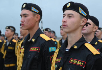 Әскери-теңіз күштерінің теңізшілерін үйлеріне салтанатты түрде шығарып салу рәсімі өтті