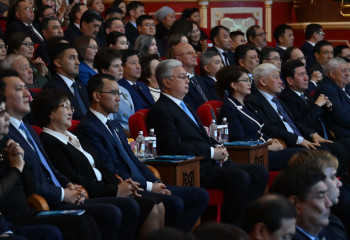 Глава государства посетил концерт, приуроченный ко Дню Республики