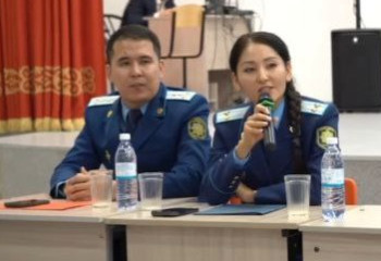 Бишімбаев ісі бойынша танылған прокурорлар оқушылармен кездесті
