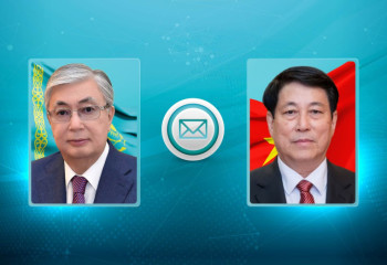 Глава государства поздравил Президента Вьетнама Лыонг Кыонга