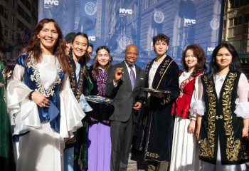 В Нью-Йорке на Уолл-Стрит состоялась церемония поднятия государственного флага Казахстана