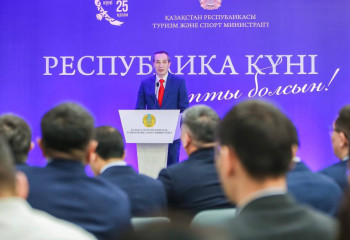 Сотрудники туристической отрасли, спортсмены и тренеры получили награды ко Дню Республики