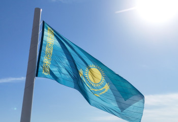 Шымкентте ең биік ту туғырында көк байрағымыз көтерілді