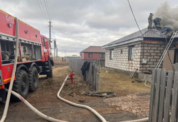 Ақмола облысында өрт шыққан үйден газ баллоны шығарылды