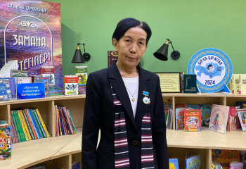 Тәжірибелі кітапханашы:  «Ата-ана баланың бір мезгіл кітап оқуына көңіл бөлсе деймін»