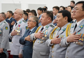 Шымкентте полицейлердің ата-аналарына медальдар табысталды