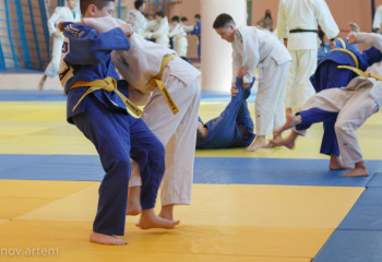 Казахстанский борец уступил в схватке за третье место молодежного чемпионата мира