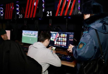 Елордада түнгі уақытта компьютерлік клубтарда жүрген жасөспірімдердің ата-аналары жазаланды