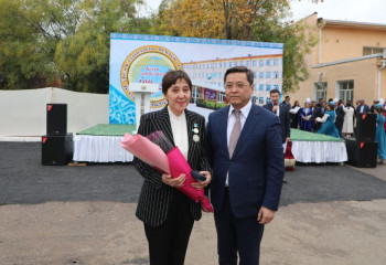 Тамара Дуйсенова приняла участие в праздновании 100-летнего юбилея школы в Туркестанской области