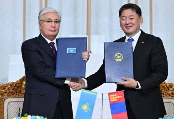 Тоқаев пен Хурэлсух Стратегиялық серіктестік орнату туралы бірлескен декларацияға қол қойды