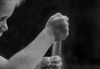 Қызылордада әйел емханадан бір миллион теңге өндіріп алды