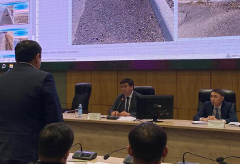 Первый замакима Туркестанской области раскритиковал работу дорожных подрядчиков и предупредил чиновников