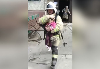 11 человек эвакуировали из многоэтажки во время пожара в Шымкенте