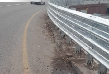 На развязках Алматы меняют ограждения на более безопасные