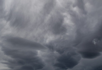 Еліміздің 16 өңірінде дауылды ескерту жарияланды