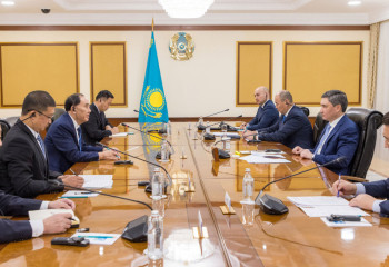 Prime Minister Olzhas Bektenov and Li Xuechun, Head of Fufeng Group, discuss new project on deep processing of Kazakhstani agricultural products