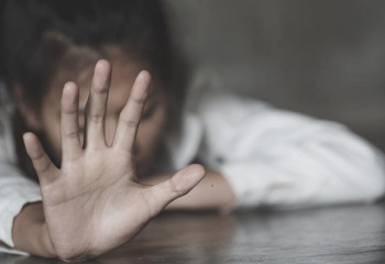 Өз қызын зорлаған павлодарлық изоляторда көзін ойып алды