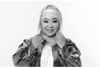 «Ауруханаға барып, бетінен сүйіп шықтым»: Құрманай Бақтиярқызының қызы анасына жазба арнады