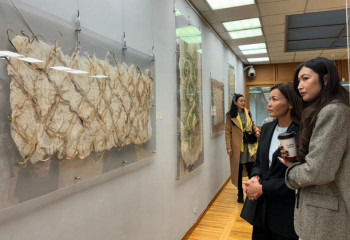 Выставка художника-метамодерниста «Наследие Великой Степи» открылась в Алматы