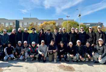 Ақтауда Мәжіліс депутаты жалғыз ұлын әскерге шығарып салды