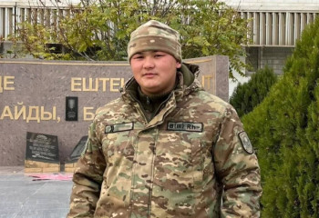 Ақтауда Ұлттық ұлан сарбазы көлік қаққан жаяу жүргіншіге көмек көрсетті