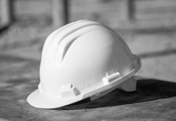 Қарағандыда құрылыс алаңында жұмысшы қазақ тапты