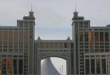 Новый сквер на месте пустыря появился в центре Астаны