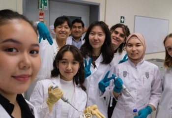 Казахстанские студенты признаны лучшими в онкологии на международном конкурсе в Париже