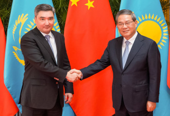 Olzhas Bektenov meets with Li Qiang, Premier of the State Council of China, on trade and economic cooperation issues