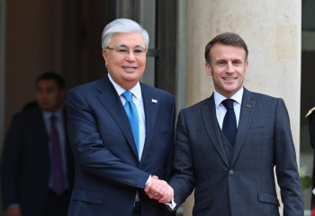 В Елисейском дворце состоялась официальная церемония встречи Президента Казахстана