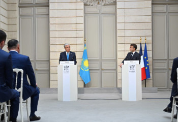 Қазақстан мен Фрация президенттері бірқатар маңызды құжаттарға қол қойды
