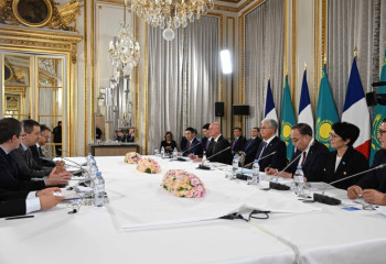 Мемлекет басшысы Парижде бірқатар компаниялардың басшыларын қабылдады