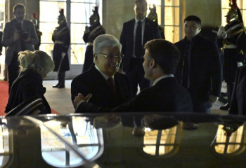 Визит Главы государства во Францию завершился