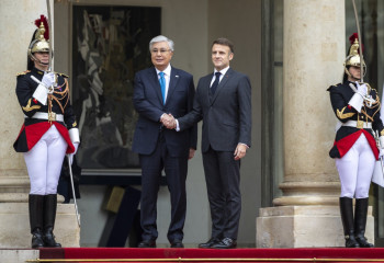 Эмманюэль Макрон поприветствовал Президента Казахстана на казахском языке