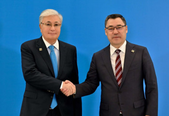 Тоқаевты Жапаров «Ынтымақ Ордо» ғимаратында қарсы алды