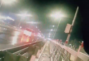 Полицейский в Шымкенте спас девушку от прыжка с моста