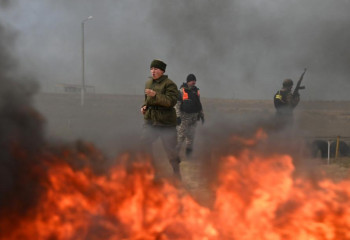 Маңғыстауда жас сарбаздар танк жүргізіп, сынақтан өтті