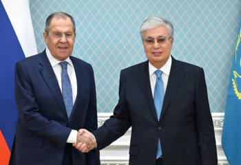 Касым-Жомарт Токаев встретился с главой МИД России Сергеем Лавровым