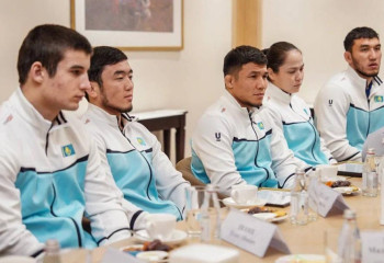Министр туризма и спорта поздравил призеров чемпионата мира по борьбе