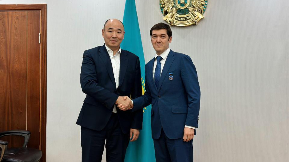  Өнеркәсіп және құрылыс министрлігі 