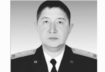 Стало известно имя погибшего в результате падения вертолета в Актюбинской области