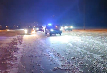 Ақмола облысындағы боран: полицейлер 600-ге жуық көлікті ертіп жүрді