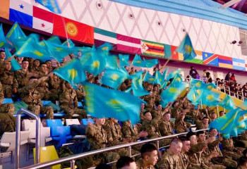 Молодежь Астаны восхитила иностранных болельщиков на чемпионате мира по самбо