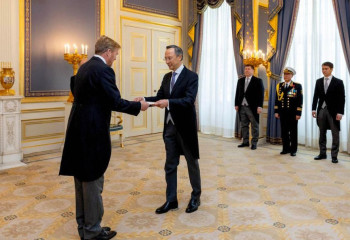 Ambassador of Kazakhstan presented his credentials to  King of  Netherlands