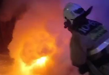 Қостанайда тұрғын үй жанында көлік жанып кетті