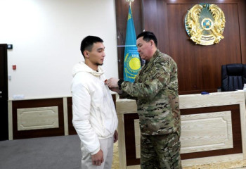 Казахстанец награжден медалью за спасение тонувшего ребенка в Алматы