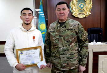 Алматыда суға батқан баланы құтқарған азамат марапатталды