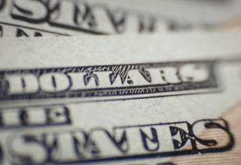 В Алматы и Уральске продавали фальшивые доллары и евро