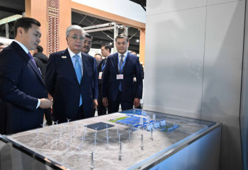 Президенту презентовали макет будущего завода Hyrasia One по производству зеленого водорода